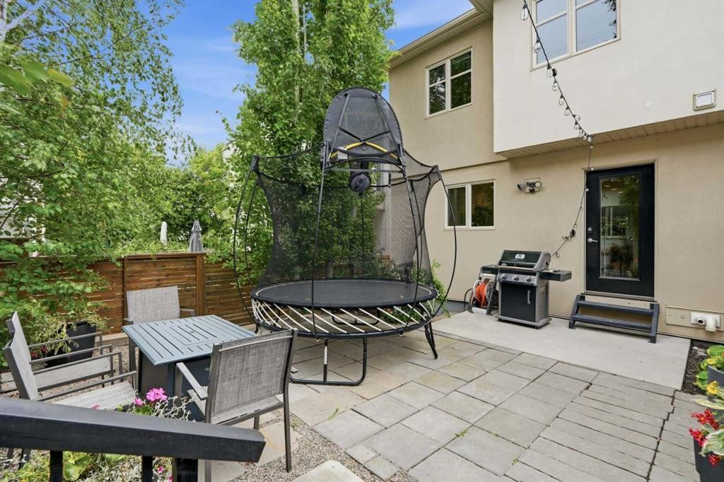 2040 31 Avenue Sw, Calgary, AB