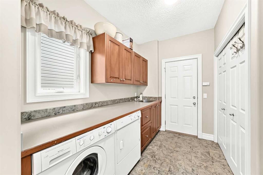 1748 Hidden Creek Way Nw, Calgary, AB - Indoor Photo Showing Laundry Room