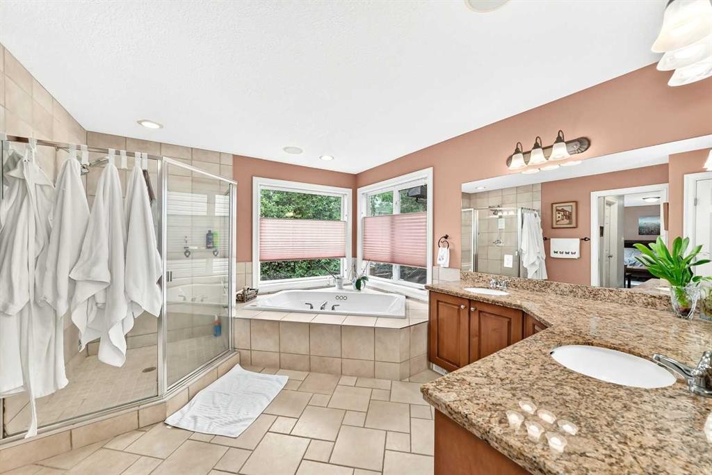 1748 Hidden Creek Way Nw, Calgary, AB - Indoor Photo Showing Bathroom