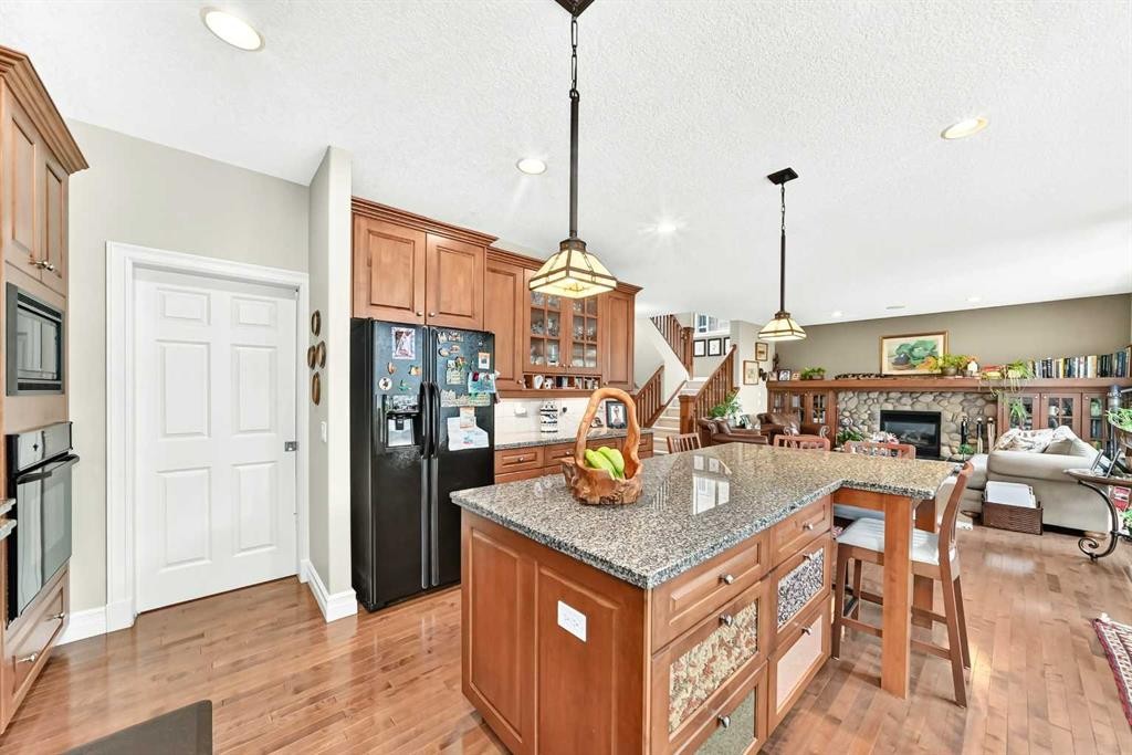 1748 Hidden Creek Way Nw, Calgary, AB - Indoor Photo Showing Kitchen