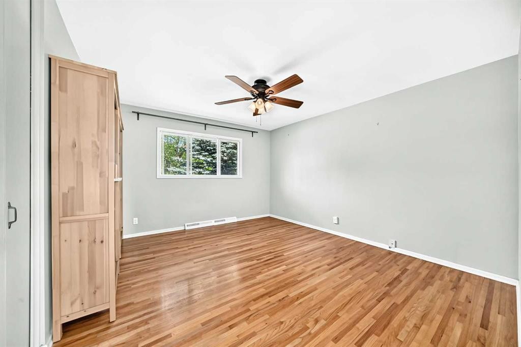42 Cardiff Drive Nw, Calgary, AB - Indoor Photo Showing Other Room