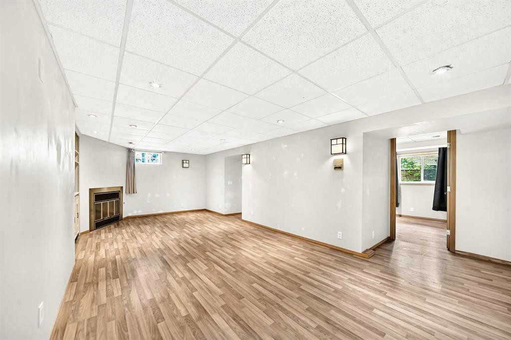 42 Cardiff Drive Nw, Calgary, AB - Indoor Photo Showing Other Room