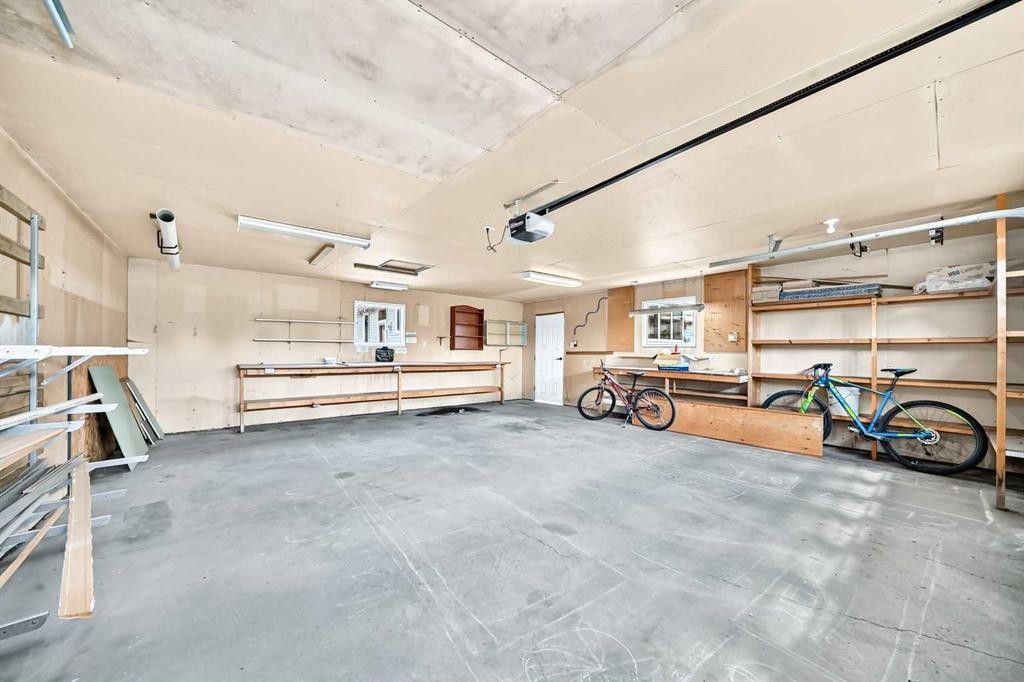 42 Cardiff Drive Nw, Calgary, AB - Indoor Photo Showing Garage