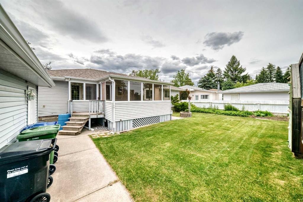 42 Cardiff Drive Nw, Calgary, AB - Outdoor