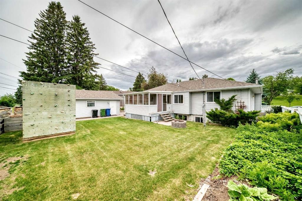 42 Cardiff Drive Nw, Calgary, AB - Outdoor