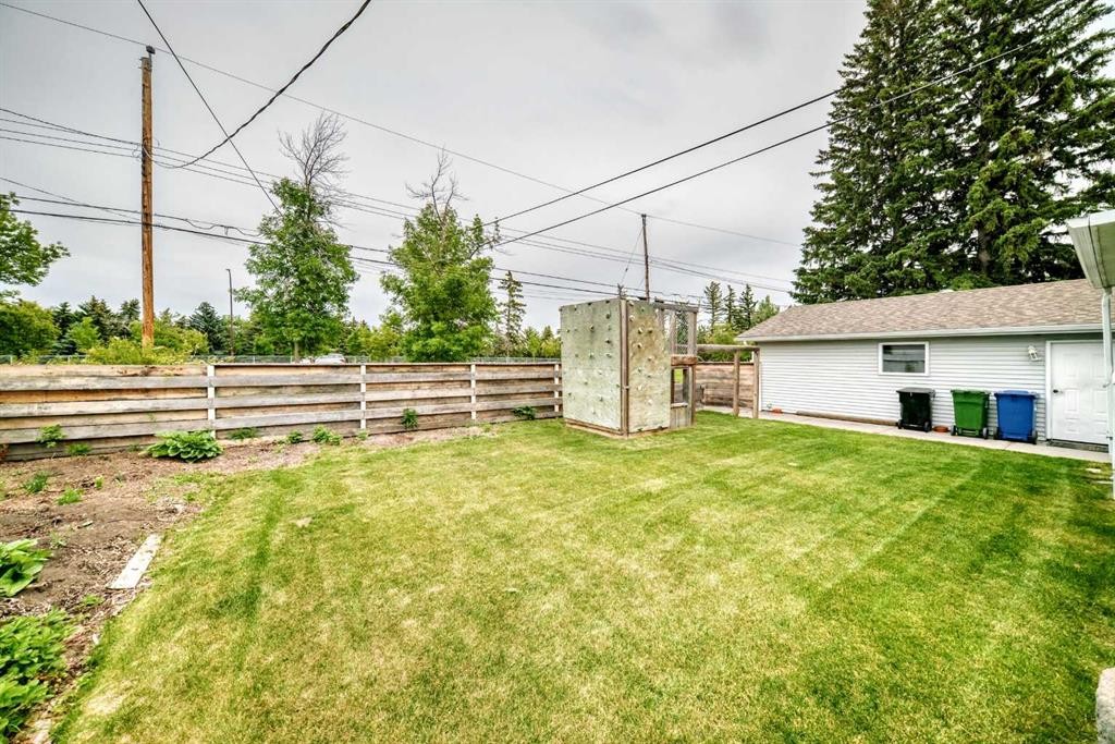 42 Cardiff Drive Nw, Calgary, AB - Outdoor