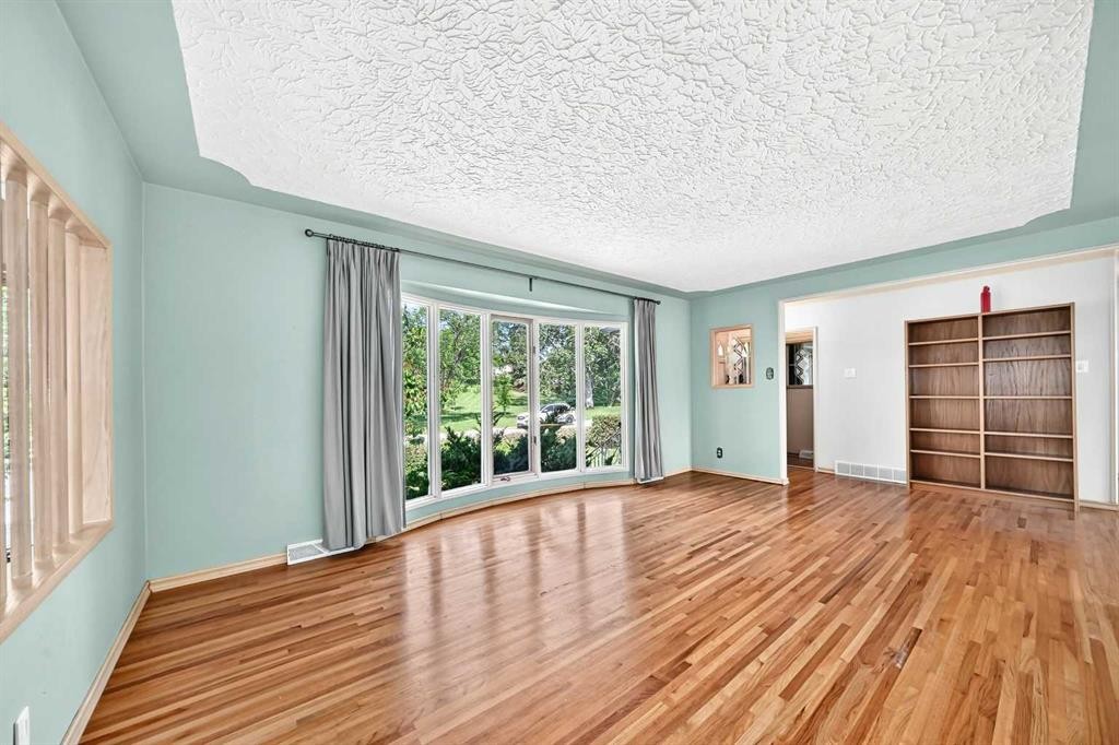 42 Cardiff Drive Nw, Calgary, AB - Indoor