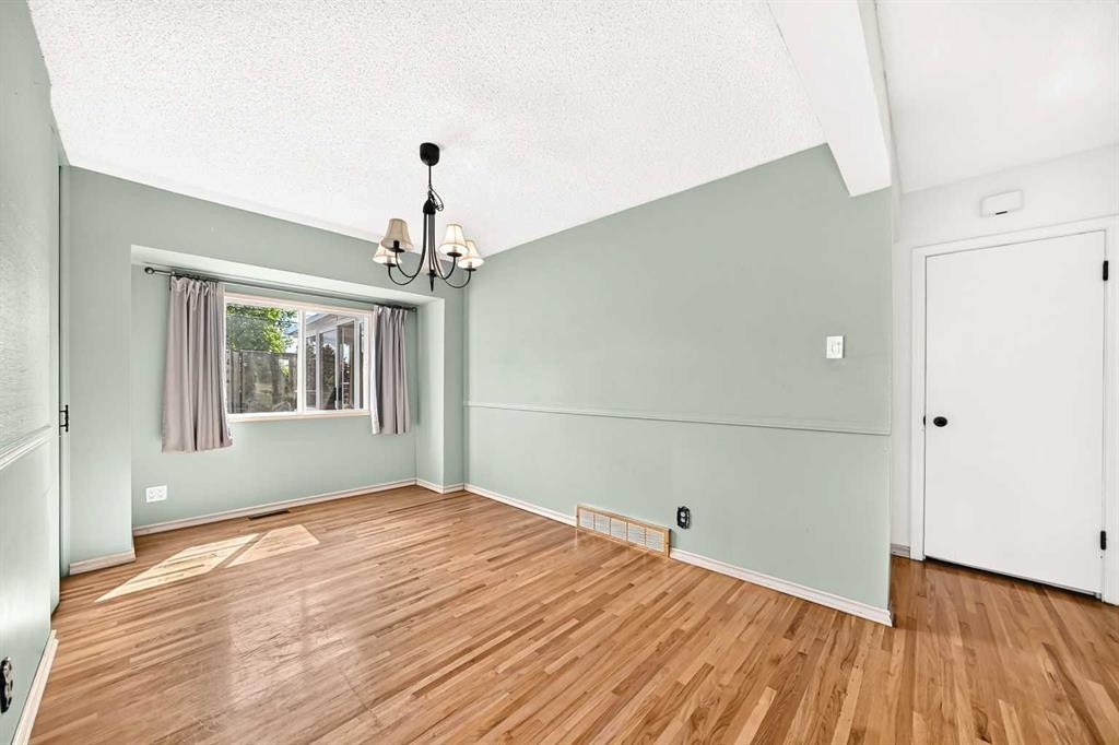 42 Cardiff Drive Nw, Calgary, AB - Indoor Photo Showing Other Room