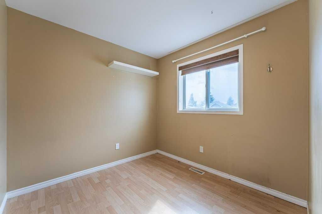250 Mt Lorette Close Se, Calgary, AB - Indoor Photo Showing Other Room