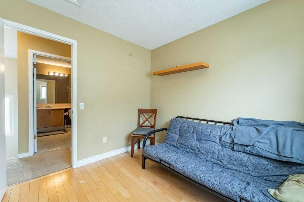 250 Mt Lorette Close Se, Calgary, AB - Indoor
