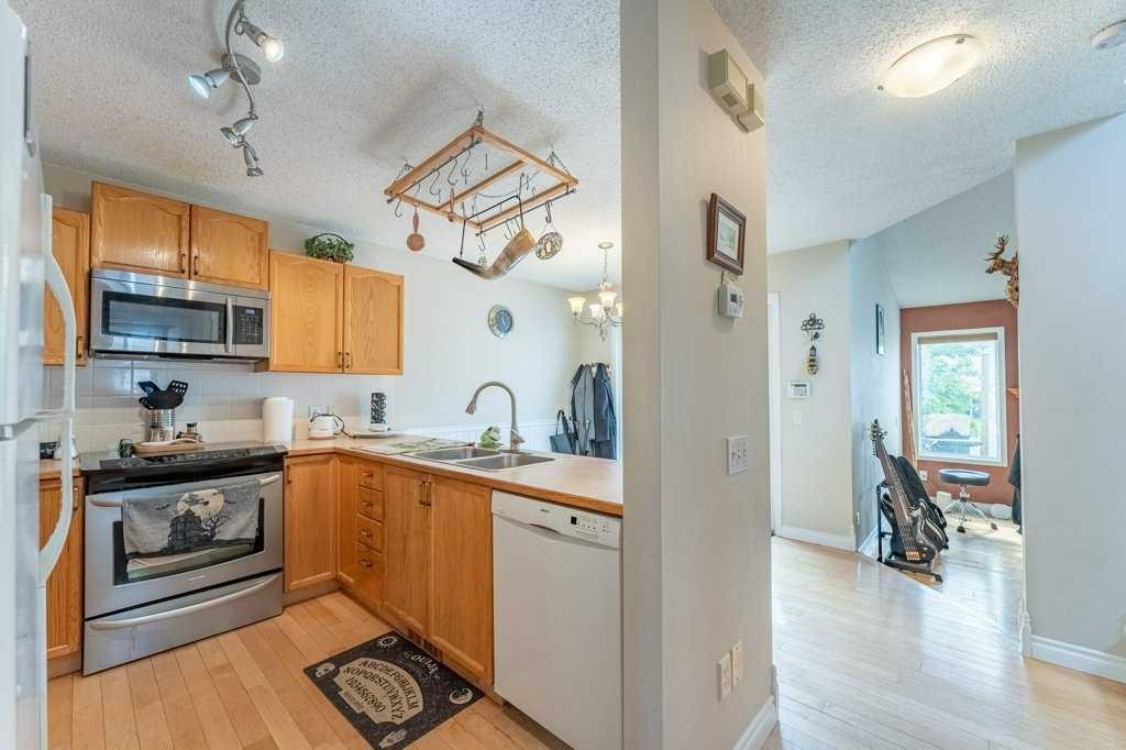 250 Mt Lorette Close Se, Calgary, AB - Indoor Photo Showing Kitchen With Double Sink