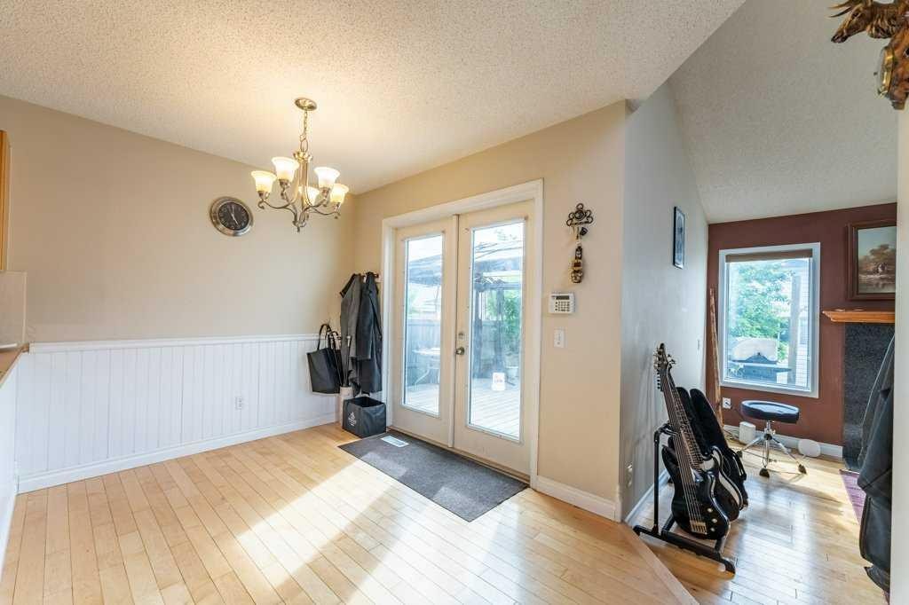 250 Mt Lorette Close Se, Calgary, AB - Indoor Photo Showing Other Room
