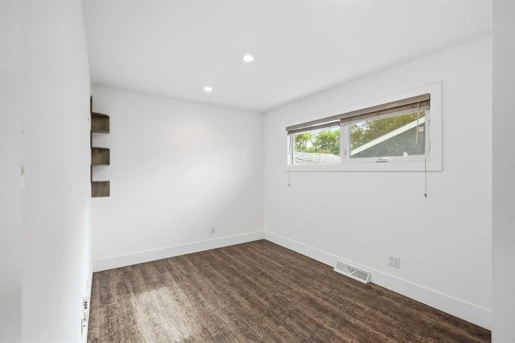 10012 Willowview Road Se, Calgary, AB - Indoor Photo Showing Other Room