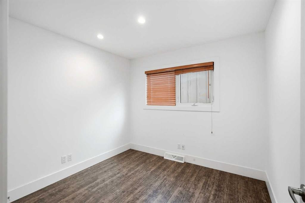 10012 Willowview Road Se, Calgary, AB - Indoor Photo Showing Other Room