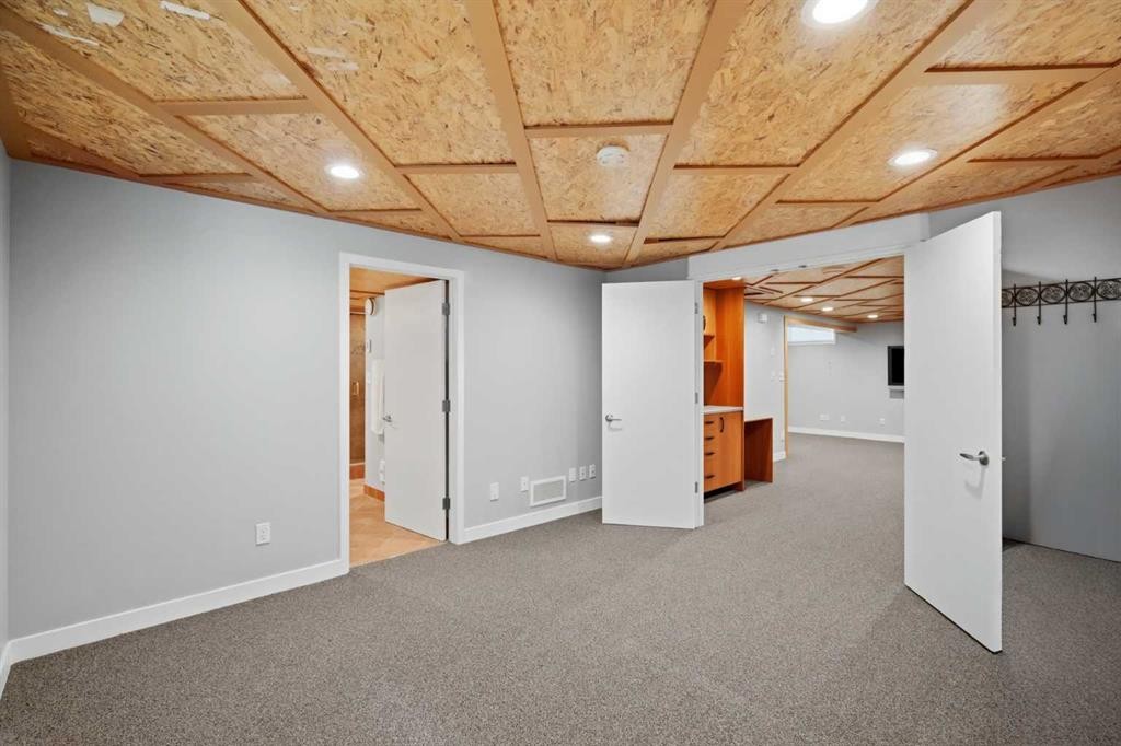 10012 Willowview Road Se, Calgary, AB - Indoor