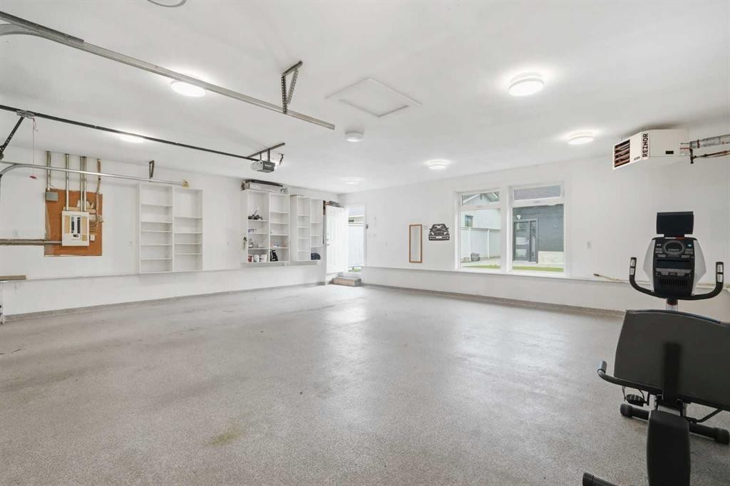 10012 Willowview Road Se, Calgary, AB - Indoor Photo Showing Garage