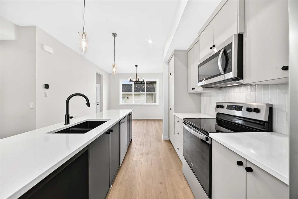 265 Heirloom Way Se, Calgary, AB