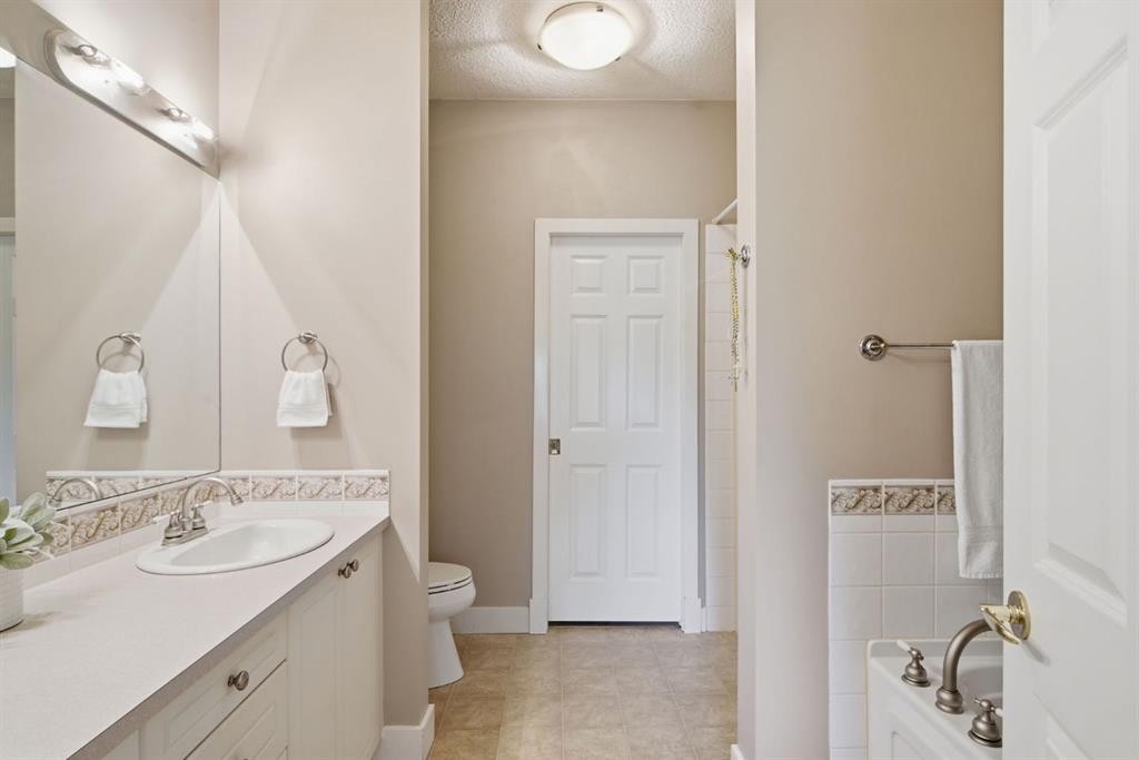 25 Ravine Drive, Heritage Pointe, AB