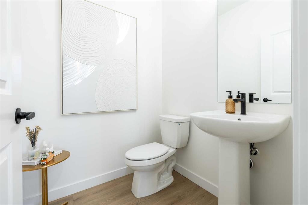 500 Savanna Crescent Ne, Calgary, AB - Indoor Photo Showing Bathroom