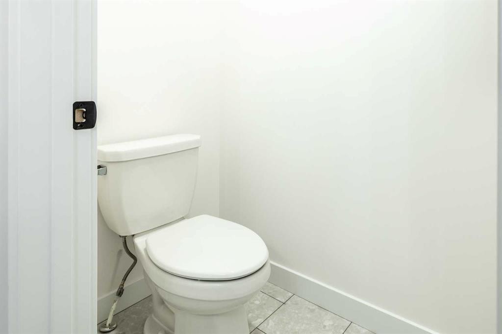 500 Savanna Crescent Ne, Calgary, AB - Indoor Photo Showing Bathroom