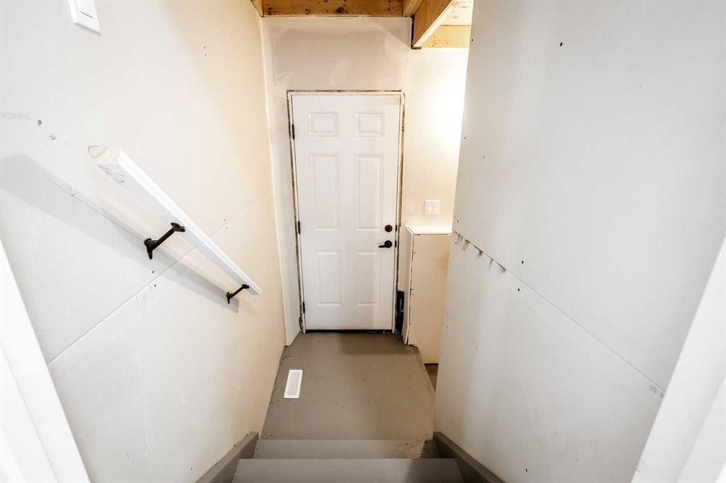 500 Savanna Crescent Ne, Calgary, AB - Indoor Photo Showing Other Room