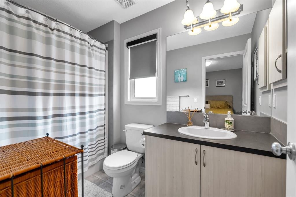 72 Legacy Mews Se, Calgary, AB - Indoor Photo Showing Bathroom