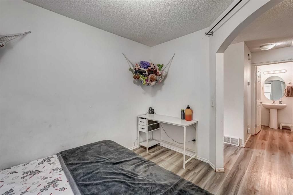 84 Saddletree Close Ne, Calgary, AB