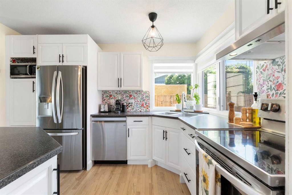 263 Midlawn Close Se, Calgary, AB