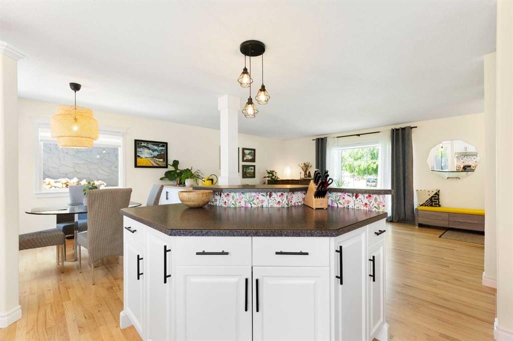 263 Midlawn Close Se, Calgary, AB