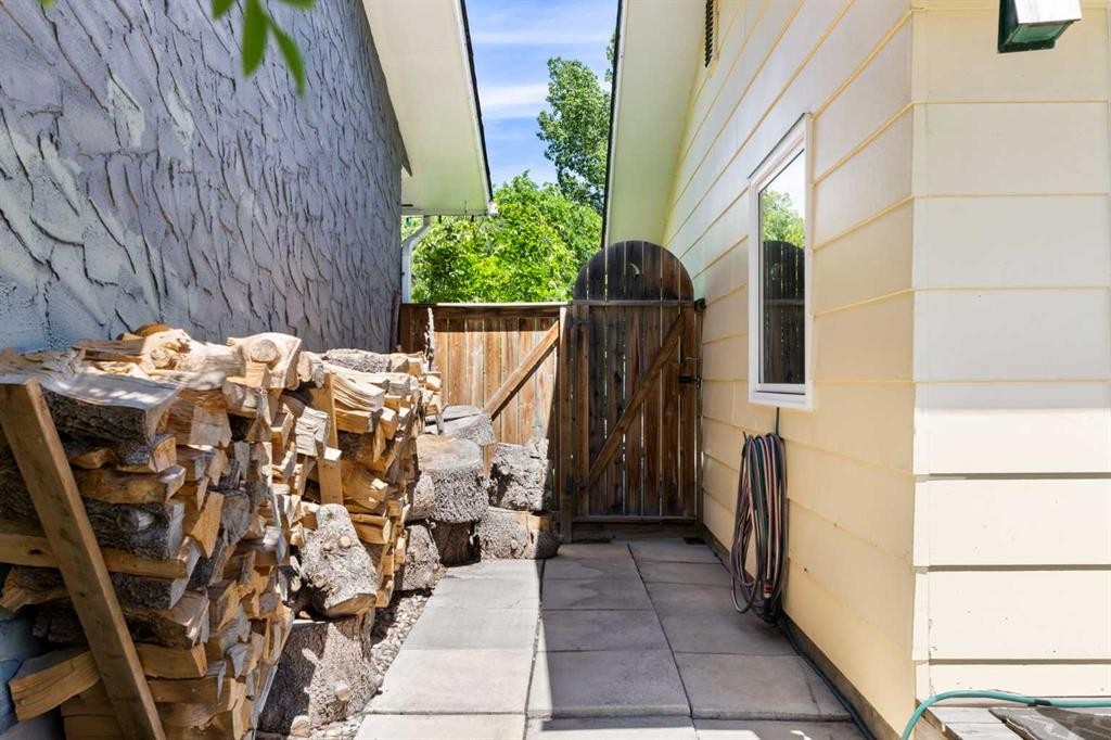 263 Midlawn Close Se, Calgary, AB