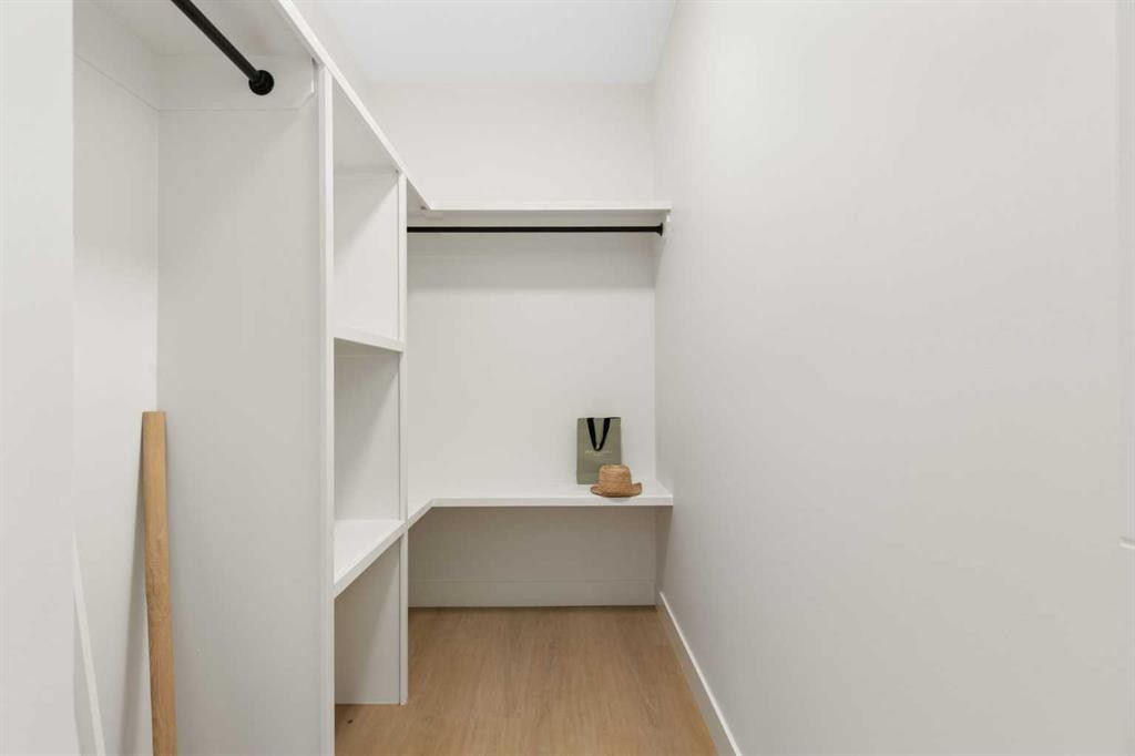 26 St Andrews Close, Lyalta, AB - Indoor With Storage