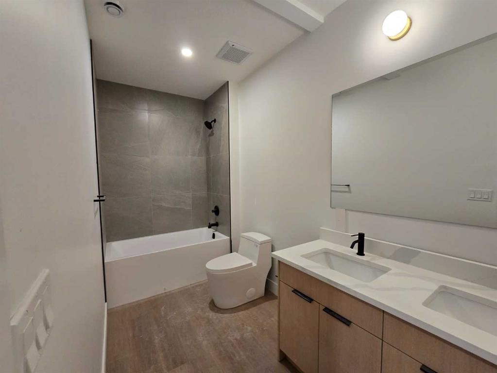 26 St Andrews Close, Lyalta, AB - Indoor Photo Showing Bathroom