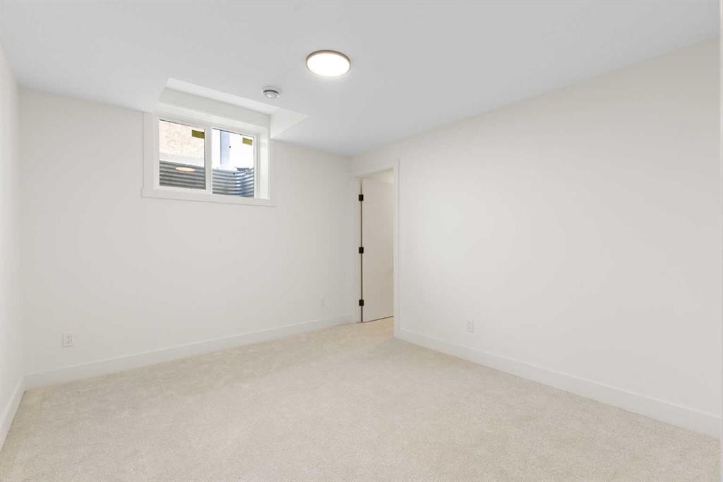 26 St Andrews Close, Lyalta, AB - Indoor Photo Showing Other Room