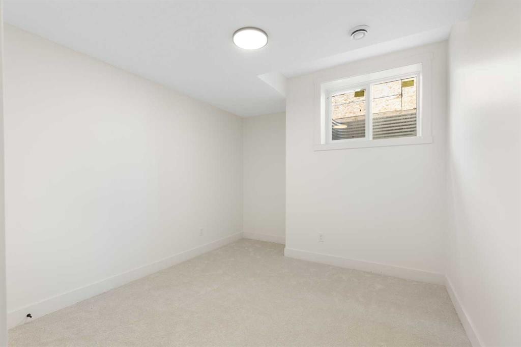 26 St Andrews Close, Lyalta, AB - Indoor Photo Showing Other Room