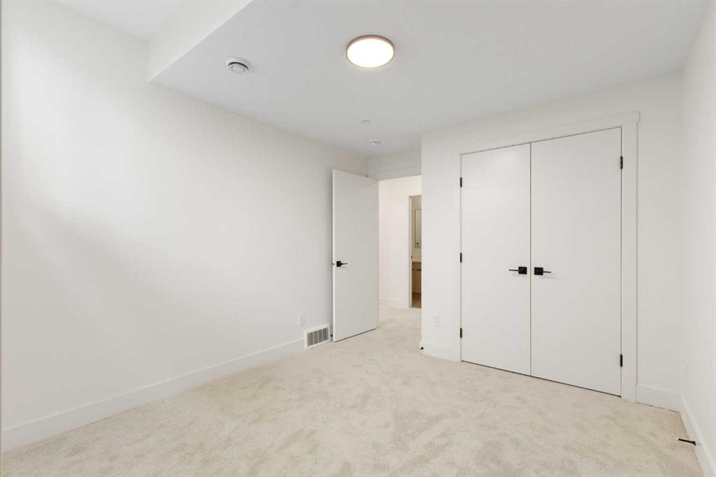 26 St Andrews Close, Lyalta, AB - Indoor Photo Showing Other Room