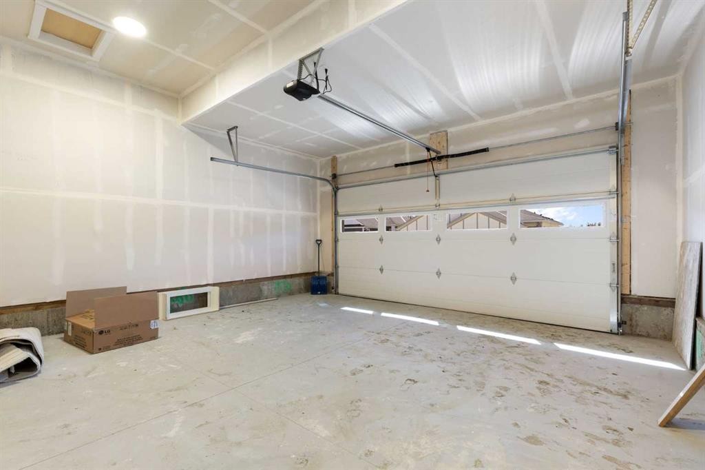 26 St Andrews Close, Lyalta, AB - Indoor Photo Showing Garage