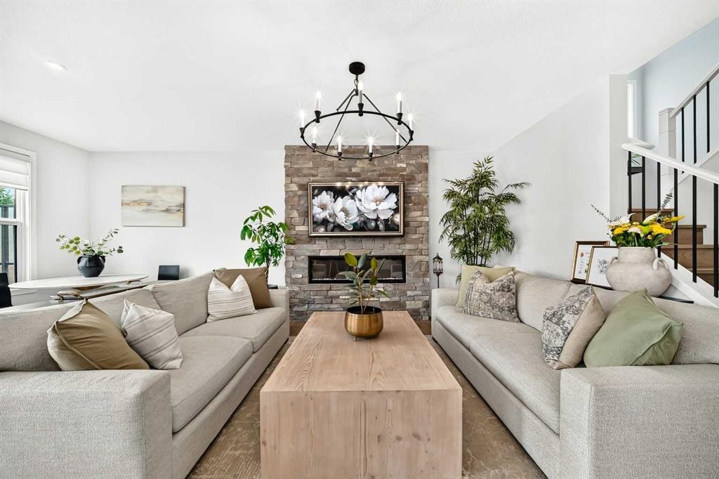 791 Cranbrook Gardens Se, Calgary, AB