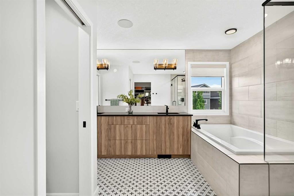791 Cranbrook Gardens Se, Calgary, AB