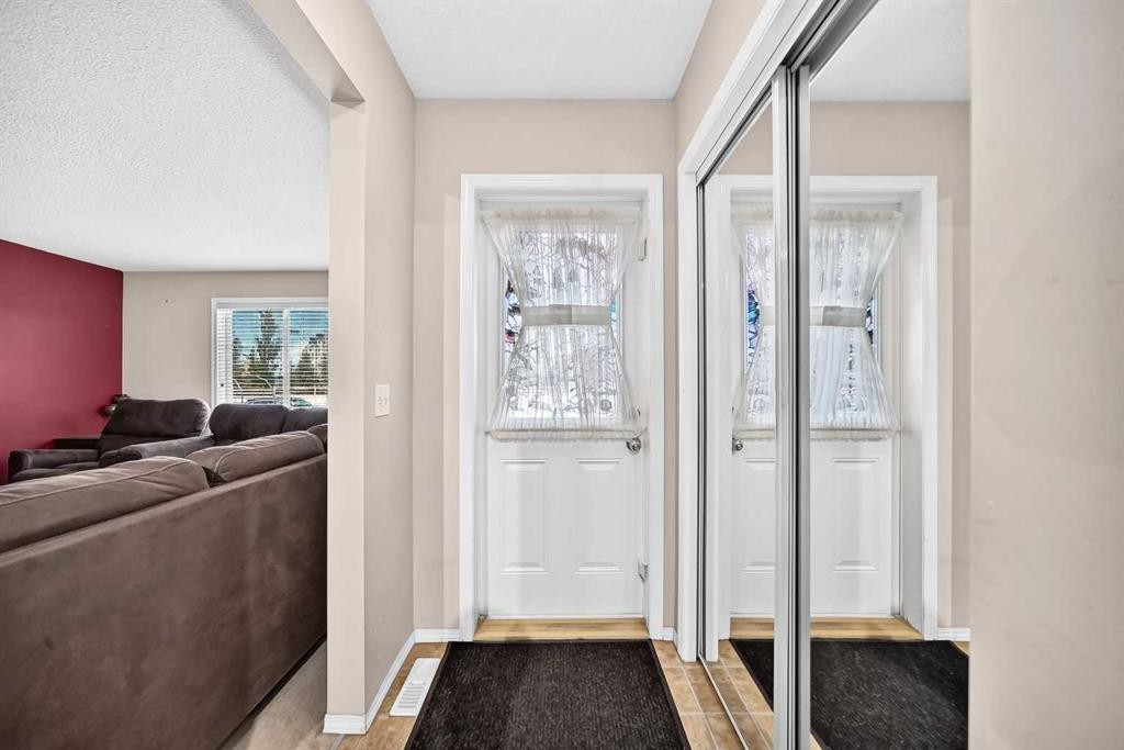 18 Taralake Gardens Ne, Calgary, AB