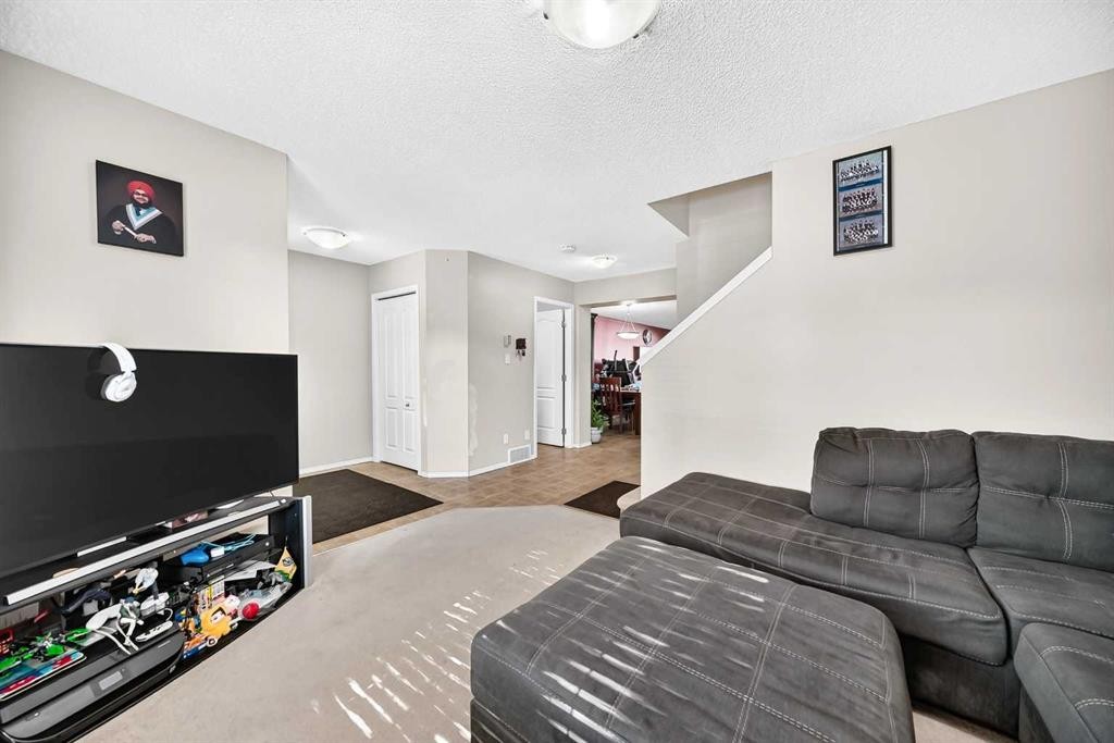 18 Taralake Gardens Ne, Calgary, AB