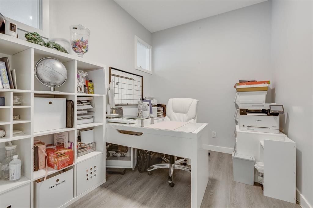 107 Howse Road Ne, Calgary, AB - Indoor Photo Showing Office