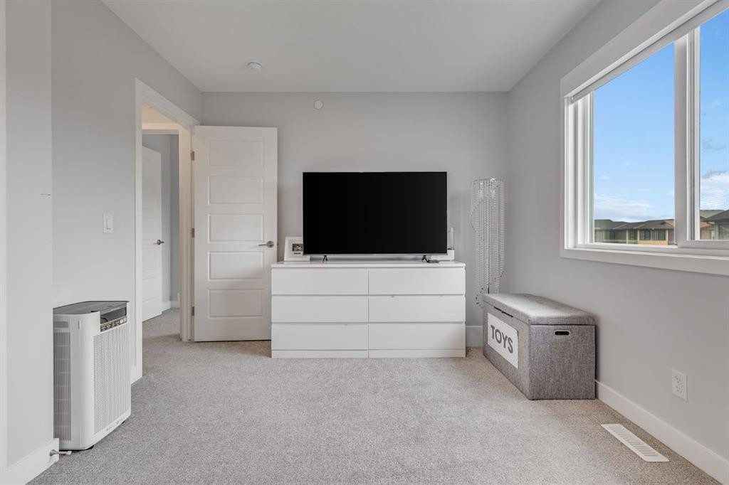 107 Howse Road Ne, Calgary, AB - Indoor