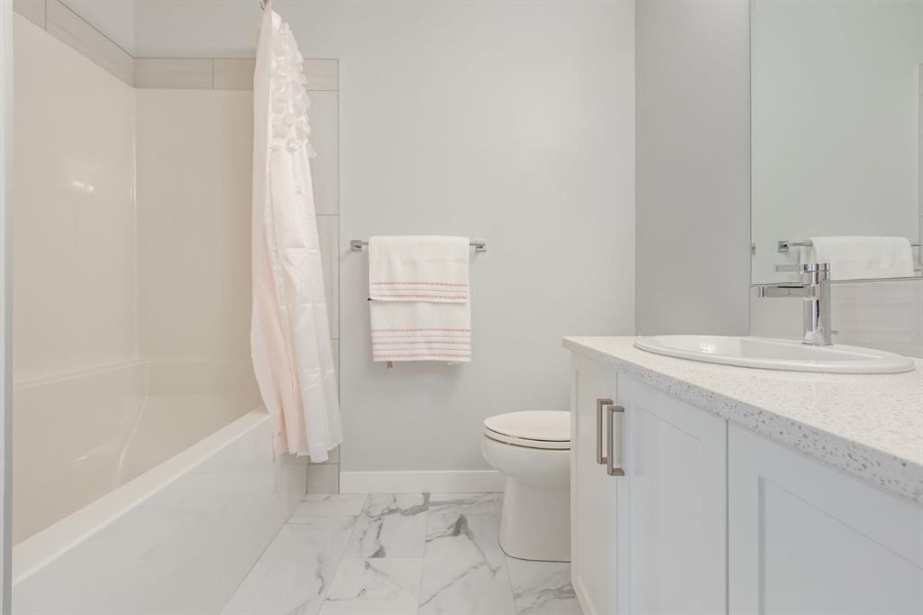 107 Howse Road Ne, Calgary, AB - Indoor Photo Showing Bathroom