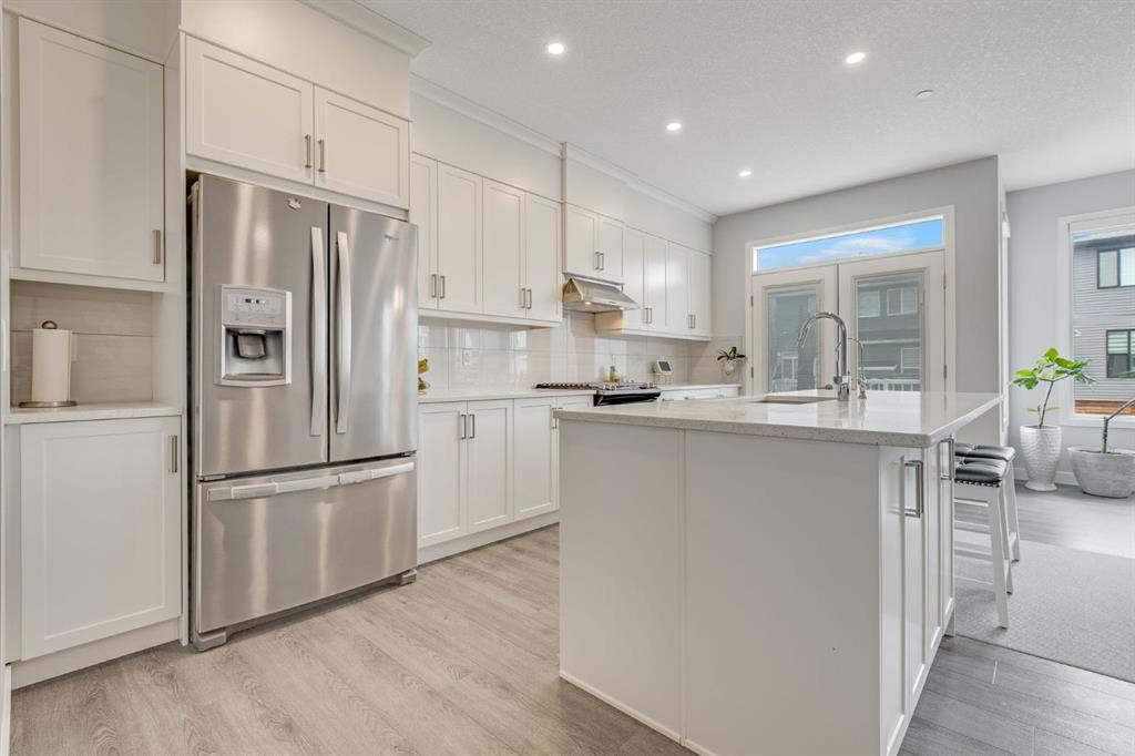 107 Howse Road Ne, Calgary, AB - Indoor Photo Showing Kitchen