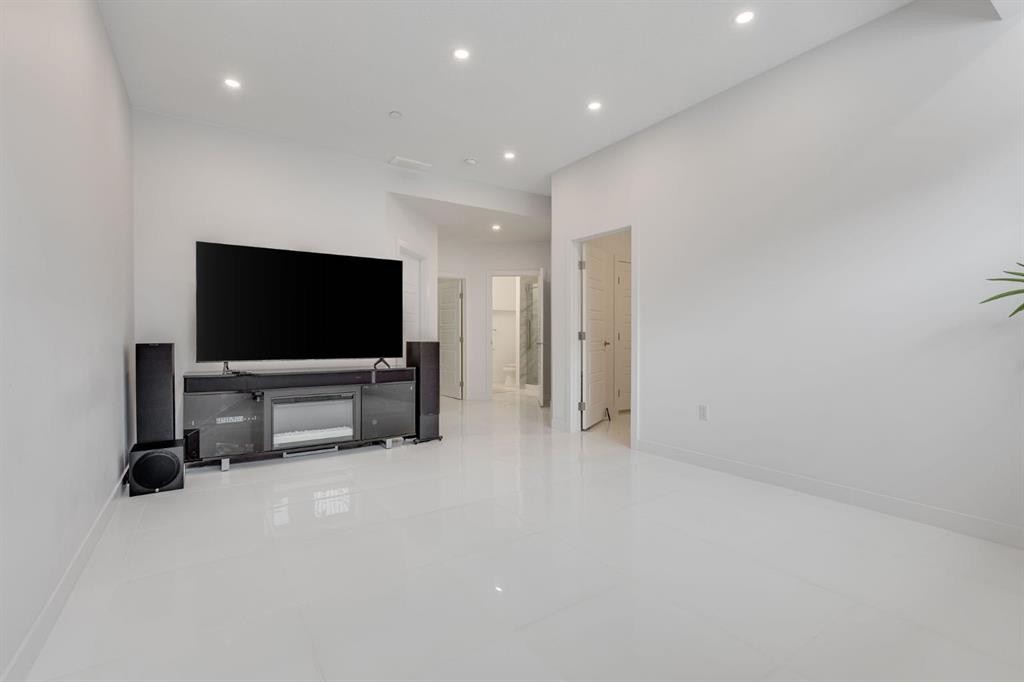107 Howse Road Ne, Calgary, AB - Indoor