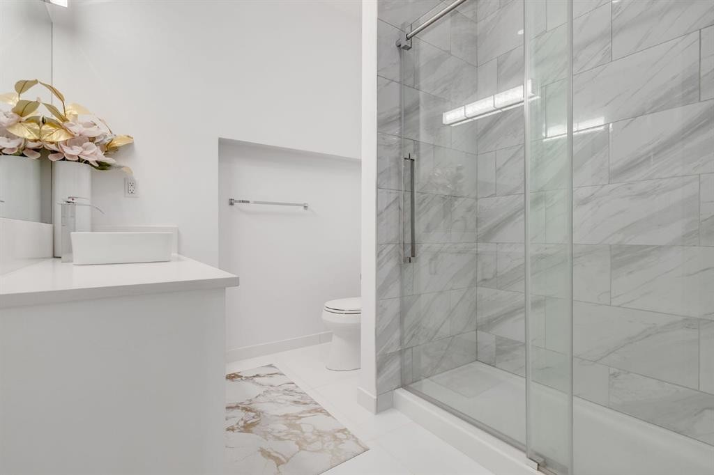 107 Howse Road Ne, Calgary, AB - Indoor Photo Showing Bathroom