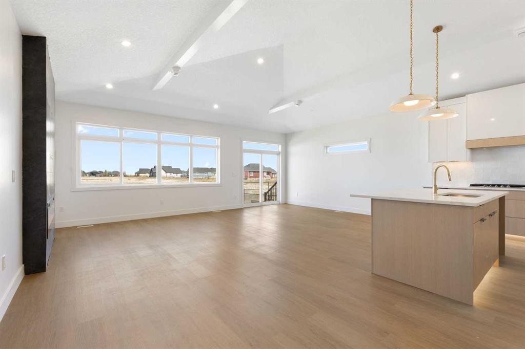 24 St Andrews Close, Lyalta, AB - Indoor Photo Showing Kitchen