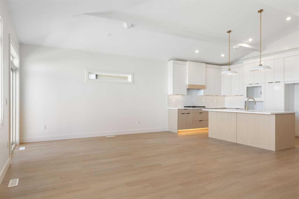 24 St Andrews Close, Lyalta, AB - Indoor Photo Showing Kitchen