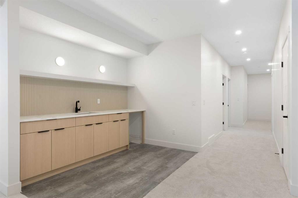 24 St Andrews Close, Lyalta, AB - Indoor Photo Showing Other Room