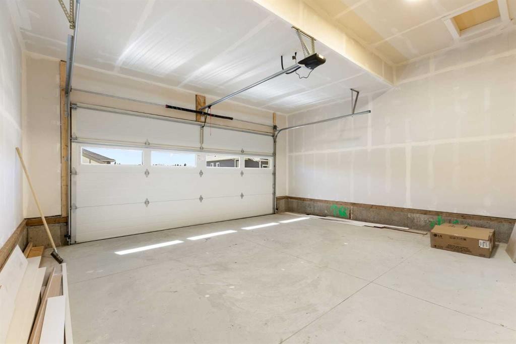 24 St Andrews Close, Lyalta, AB - Indoor Photo Showing Garage